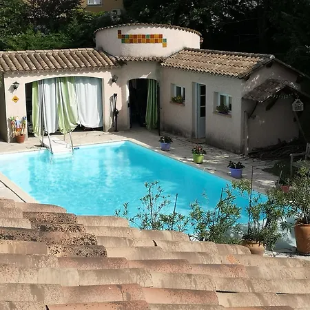 D'hote A Pierrevert, En Haute Provence 3*