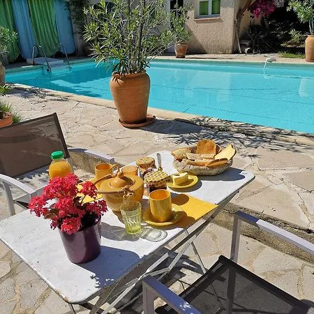 Bed & Breakfast D'hote A Pierrevert, En Haute Provence *